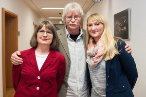 Familiäre Schreibwerkstatt: Mutter Ingrid, Vater Ulf und Tochter Juliane, die außer den Fotos auch das Vorwort zum gemeinsamen Buch beisteuerte.