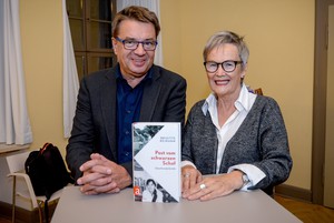 Heide Hampel und Torsten Unger bei der Reimann -Ausgabe der Reihe "Neu aufgeblättert" im Kultur: Haus Dacheröden.