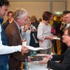 Kjell Westö - Das Signieren der Bücher gab auch Gelegenheit zu kurzen Gesprächen mit den Lesern.