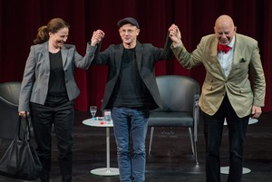 Kluge Unterhaltung vor dem Sonntagsbraten: Thea Dorn, Steffen Mensching und Christoph Stölzl auf der Bühne des Theaters Erfurt.