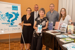 Stellten das Herbstlese-Programm 2019 vor (von links): Katja Kemnitz, Stadtwerke Erfurt Gruppe-Geschäftsführer Pater Zaiß, Monika Rettig, Dirk Löhr und Lena Walter. 