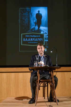 Dirk Kurbjuweit liest "Haarmann" im Evangelischen Ratsgymnasium (Fotos: Holger John)