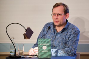 Zur Reihe „Bücher meines Lebens“ steuert Clemens Meyer „Über Christa Wolf“ bei. In Erfurt stellte er sein neues Buch vor. (Foto: Uwe-Jens Igel)