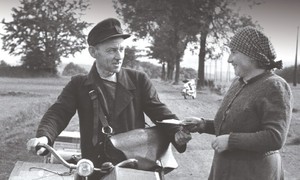 Landbriefträger, Herchenhain 1951 (Foto: Georg Eurich)
